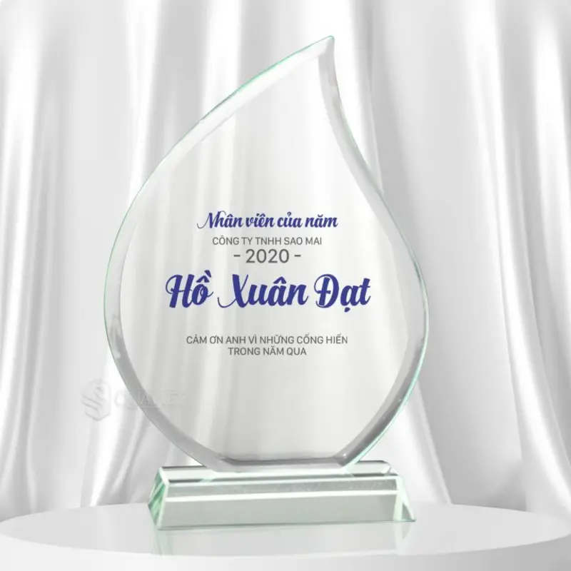 Chọn cúp vinh danh cần cân nhắc nhiều yếu tố