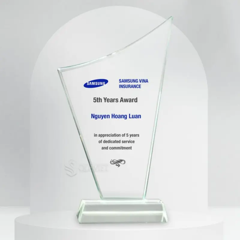 Cúp thủy tinh cao cấp Quà Việt thiết kế riêng cho Samsung